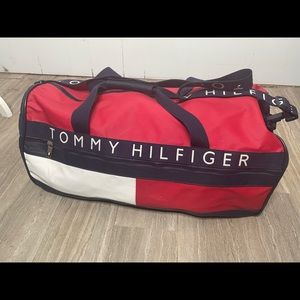 Tommy Hilfiger FLAGDuffle Bag Large Size Great Condition Back to School Vacation
